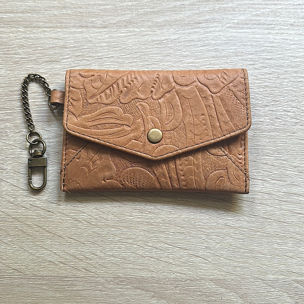 NWOT American Leather Co change wallet. Gorgeous, slim, never used.